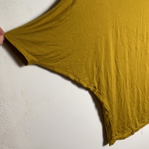 Mustard short sleeve tee size M super soft ! - Picture 3 of 4